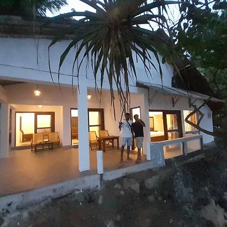 Sooriya Villa Talpe Esterno foto