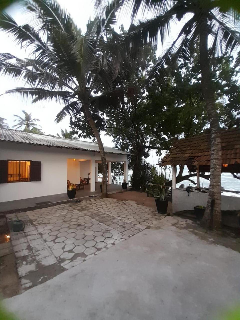 Sooriya Villa Talpe Esterno foto